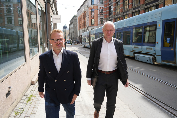 Sjef for kommunikasjon og politikk Erik Lundesgaard  og administrerende direktør Henning Lauridsen.