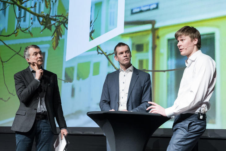 Erling Røed-Larsen, head of research at Eiendomsverdi AS, becomes the academic head of the new housing market center. Here from the Real Estate Norway Conference 2018 with journalist Aslak Bonde (left) and researcher at Norges Bank André Anudnsen (right). Photo: Johnny Vaet Nordskog.