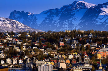 Sommernatt i Tromsø. Foto: Mark Ledingham/Tromsø kommune.