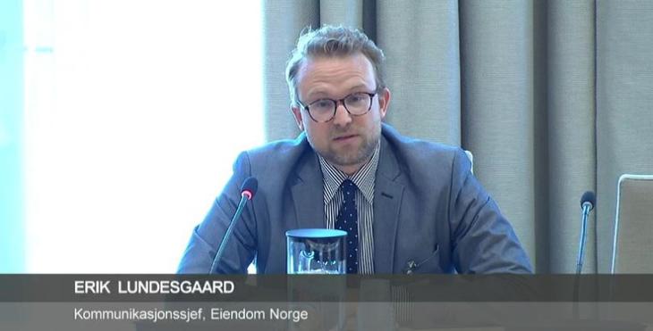 Skjermdump stortinget.no. Kommunikasjonssjef Erik Lundesgaard under horingen i Stortinget den 9. mai 2016.